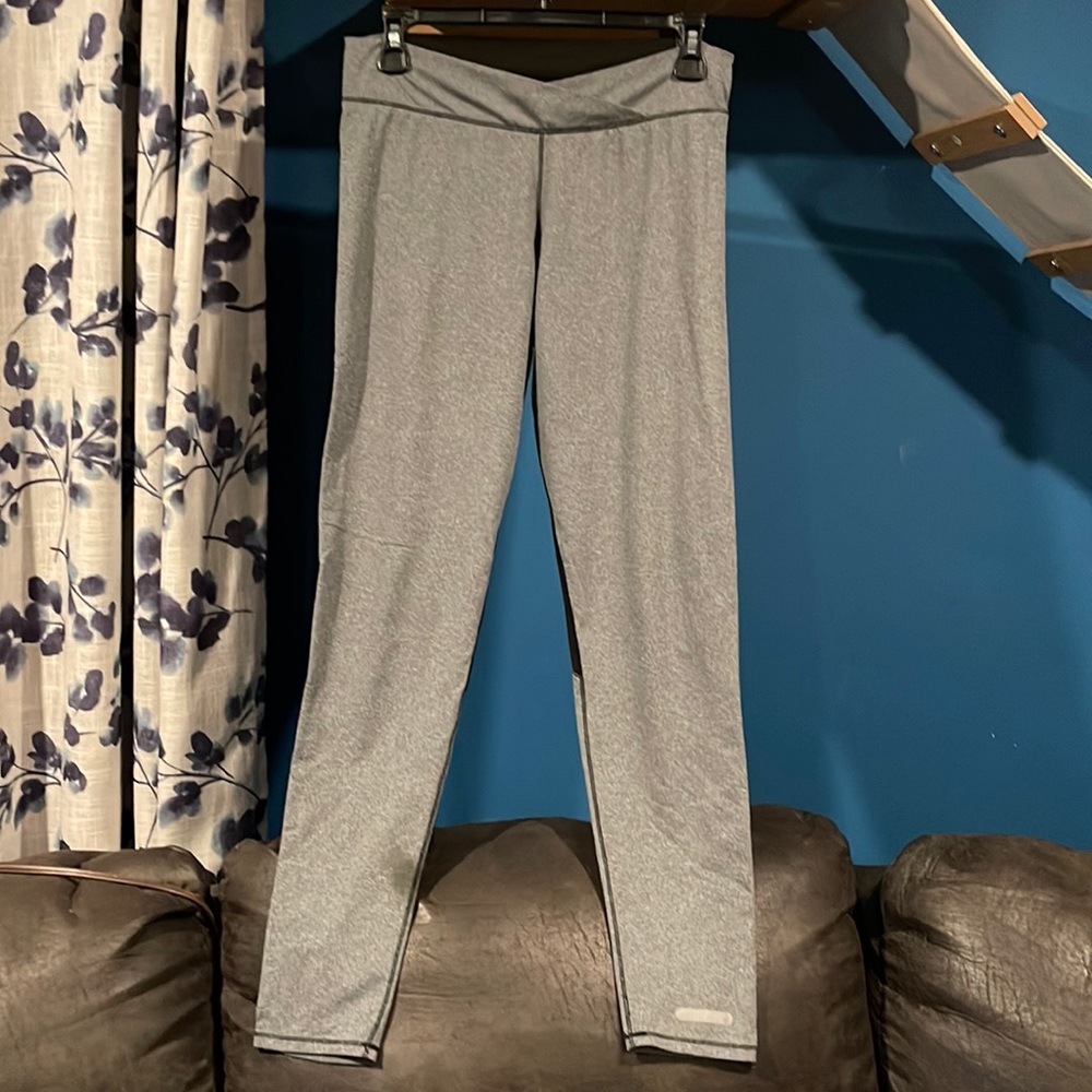 Cuddl duds, Gray with black cutouts thermal wear or leggings